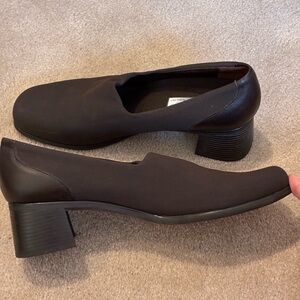 Munro brown heels